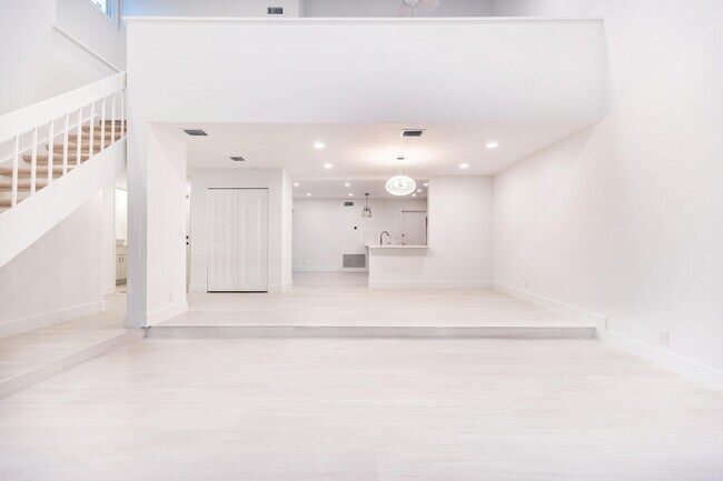 Building Photo - 7860 Stanway Pl