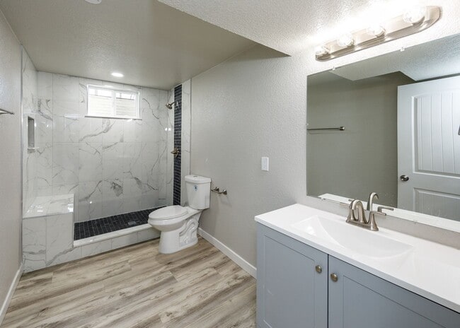 Building Photo - Newly Remodeled 5 Bed Home with Huge Yard