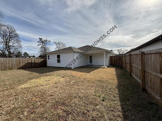 Building Photo - 224 Bradford Circle - Available Now!
