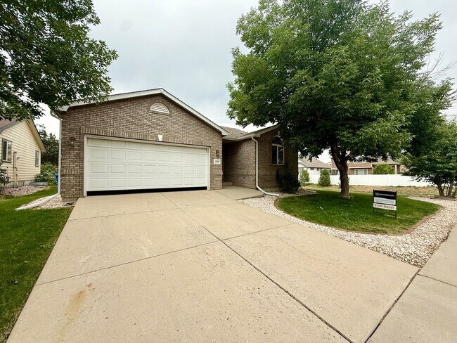Building Photo - Ranch Style Home Located on Dead-End Street, Easy Access to I-25