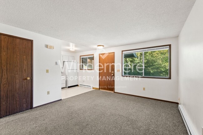 Building Photo - 3005 S Whipple Rd