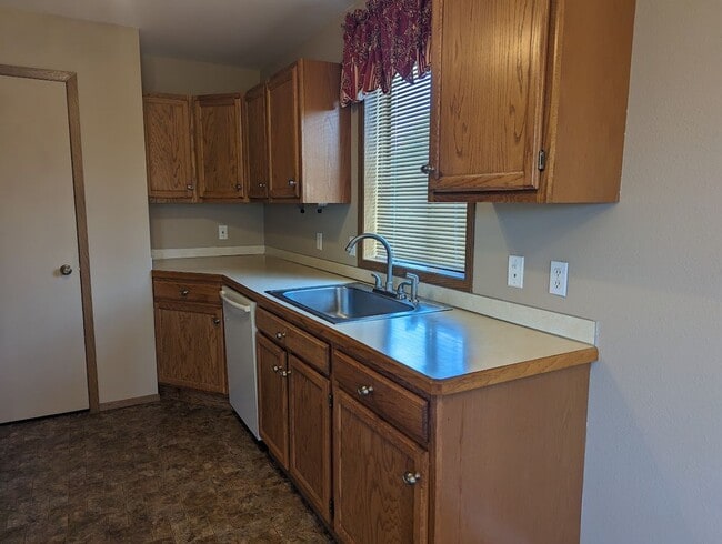 Building Photo - Attractive 3 bedroom 2 bath Condo in Wonderful Quiet Lewiston Neighborhood