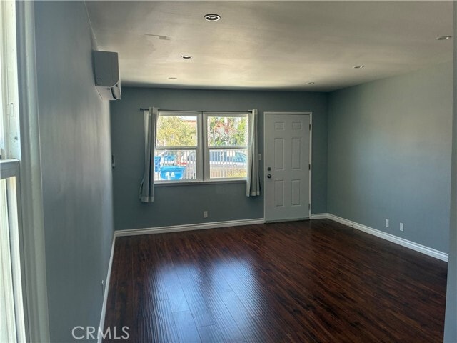 Building Photo - 1000 E 54