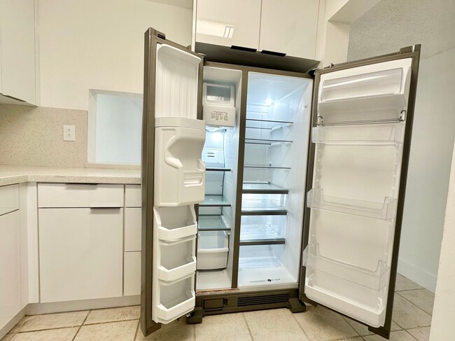 Building Photo - 8051 S Colony Cir