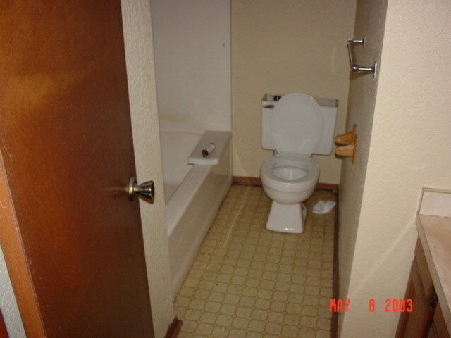 Building Photo - 800 Swan Lake Rd