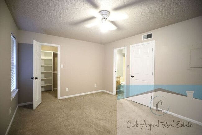 Building Photo - Beautiful 2 bedroom / 2 bath home with a fenced in yard!!