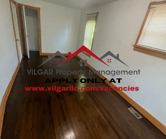 Building Photo - Spacious & Smart Layout! 3-bedroom, 1-bath...