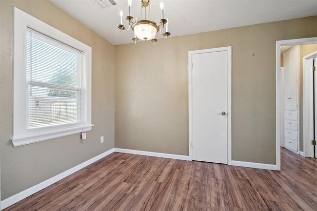 Building Photo - 317 E Key Blvd