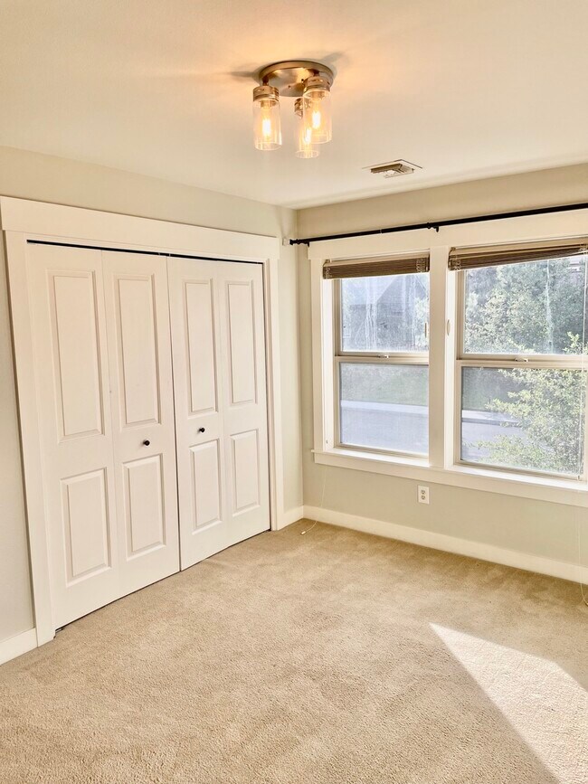 Building Photo - 61438 Linton Loop