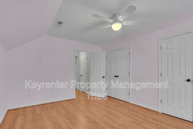 Building Photo - 3391 Valley Crossing Dr