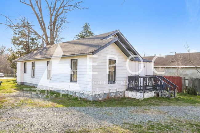 Building Photo - 810 Oakley St