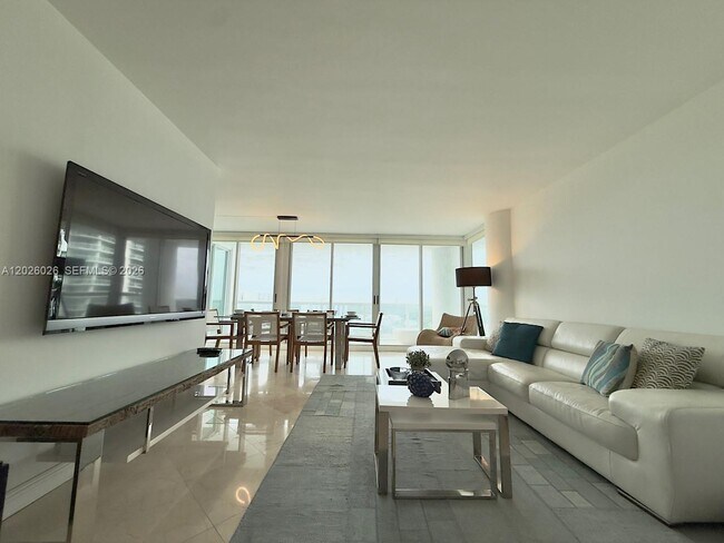 Building Photo - 16400 Collins Ave