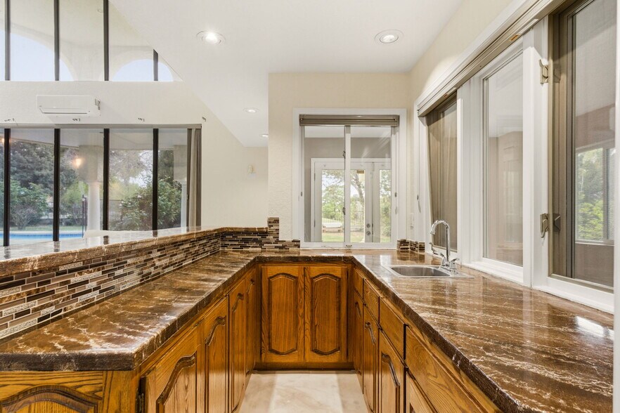 Building Photo - 9706 Tanoan Dr NE