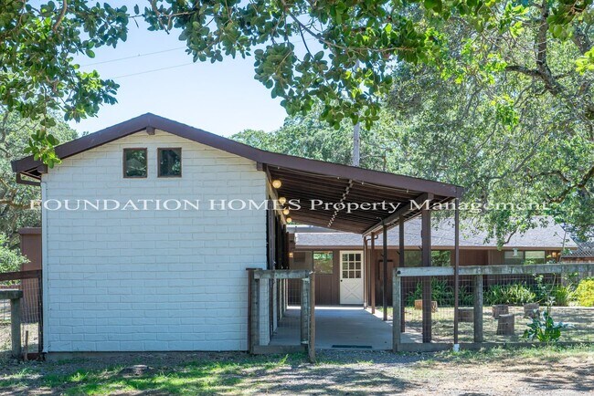 Building Photo - Charming 2BD/2BA Converted Stable in Seren...