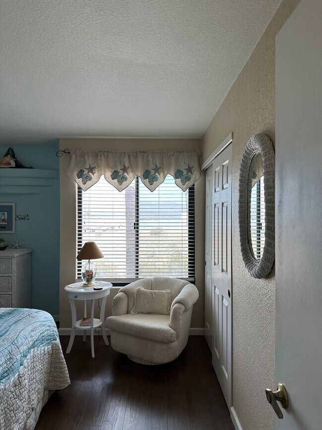 Building Photo - Winter 23/24 Furnished Rental - Nov-Dec-Jan
