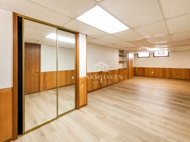 Building Photo - 640 E Lake Ave
