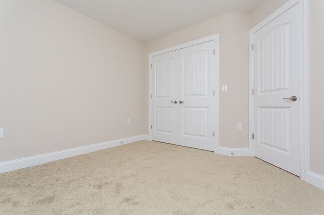 Building Photo - Townhouse for Rent in Crescent Ridge