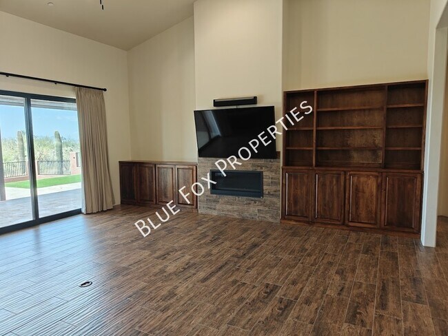 Building Photo - 13037 N Red Quail Pl