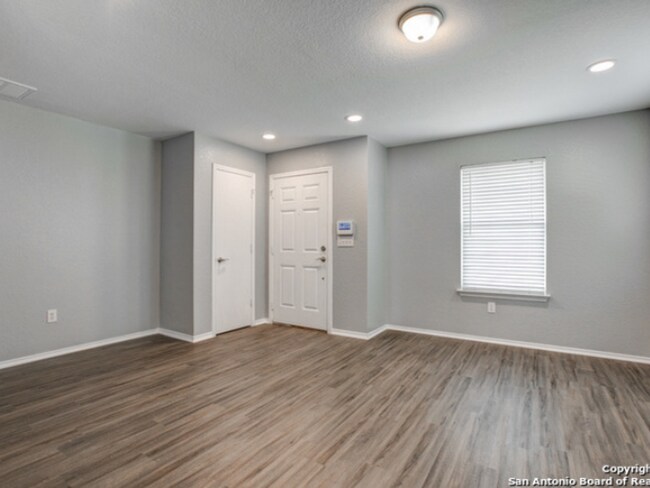 Building Photo - Spacious 5BR Home in NW San Antonio | Deck, High Ceilings & Prime Alamo Ranch Location