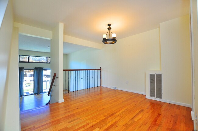 Building Photo - 305 Timber Ln
