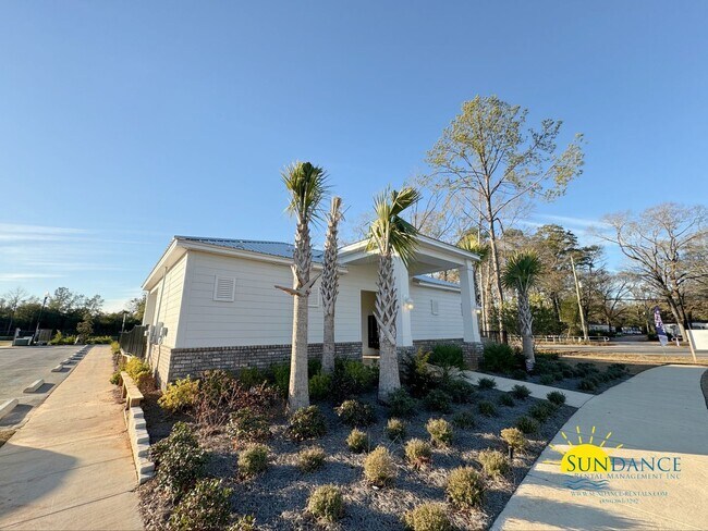 Building Photo - Spacious 5-Bedroom with Community pool in Crestview!