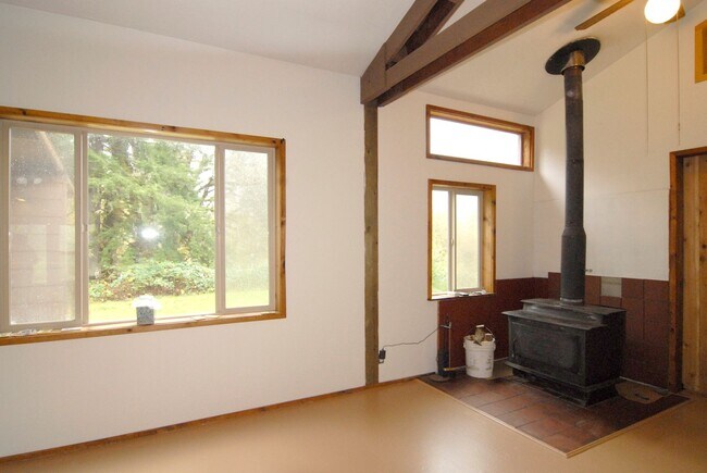 Building Photo - Riverfront property in Coast Range
