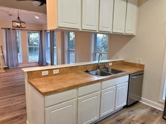 Building Photo - ***BEAUTIFUL QUAINT HOME NEAR MAYRIVER***