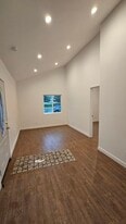 Building Photo - 15011 Hartland St