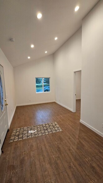Primary Photo - 15011 Hartland St