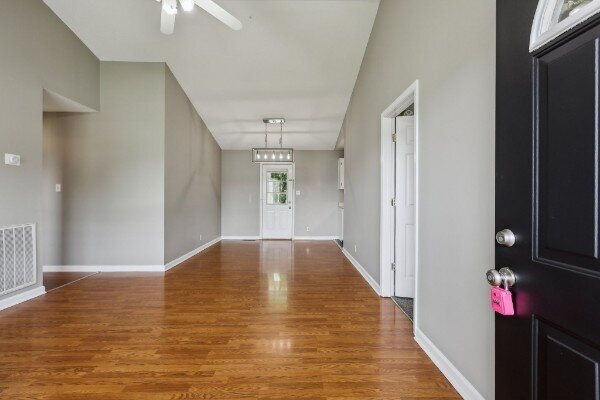 Building Photo - 157 Oak Tree Dr