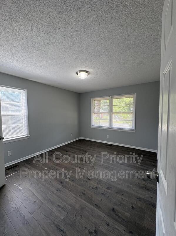Building Photo - 513 Jones Ave