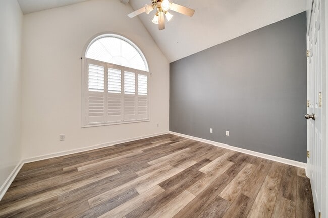 Building Photo - 104 Sundance Way