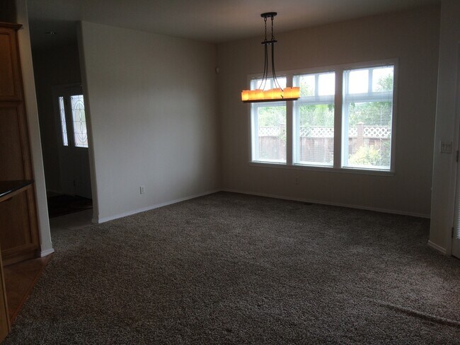 Building Photo - 4 Bedroom Home on The Links Golf Course! Utilities & Landscaping Included!