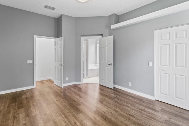 Building Photo - 1071 Bluewood Terrace
