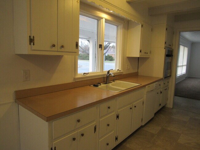 Building Photo - 345 8th St