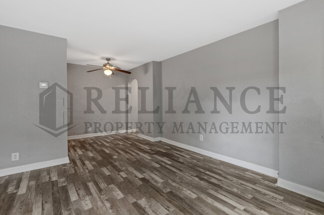 Building Photo - 710 S Pershing St