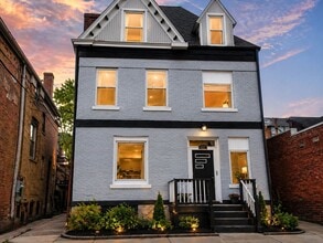 Building Photo - *** Amazing Shadyside Location * Renovated Apartment * Walk to Ellsworth and Walnut * Pet Friendl...