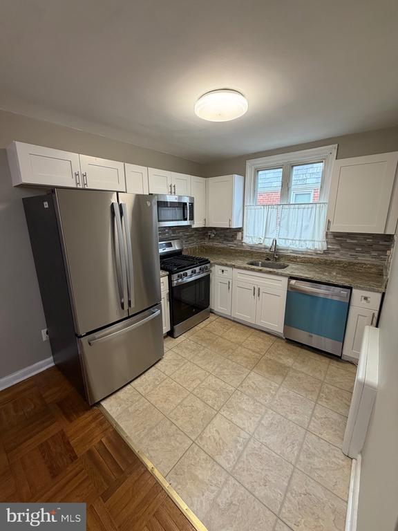 Building Photo - 8523 Mansfield Ave