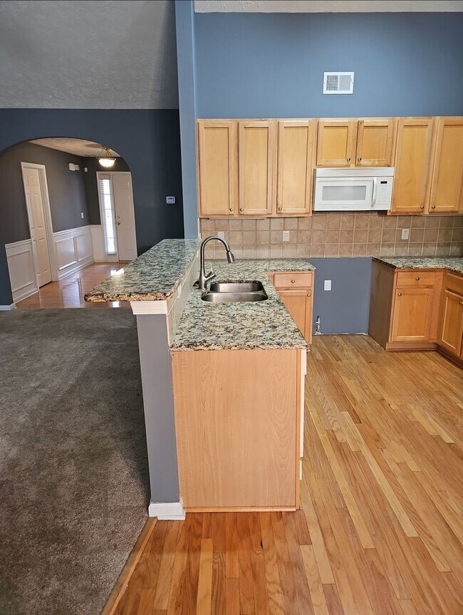 Building Photo - Well Kept Union City Home, 3BR, 2BA