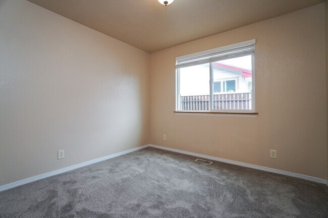 Building Photo - 2105 S Euclid Ln