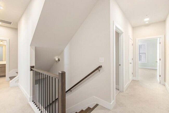Building Photo - 1247 Winterhaven Dr