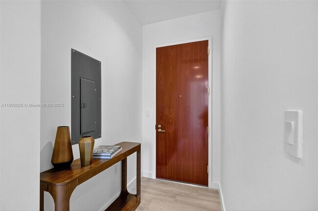 Building Photo - 2655 S Bayshore Dr