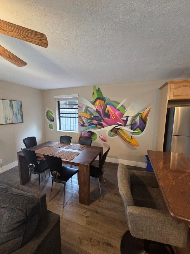 Building Photo - 2530 NE 9th St