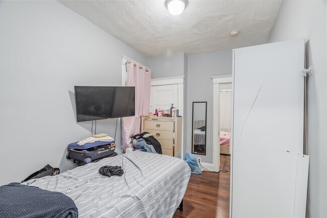 Building Photo - 164 Highland Ave