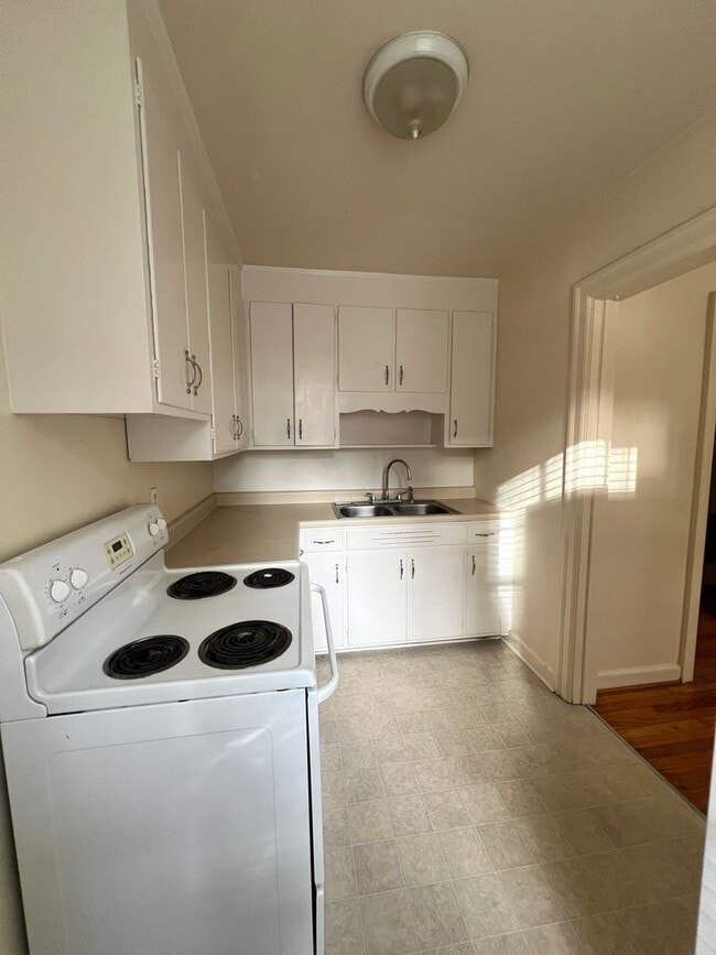Building Photo - 2940 Oleander Dr