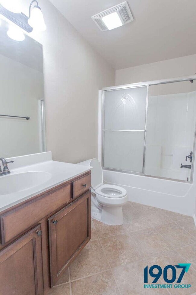 Building Photo - Stunning 3-Bedroom Home in OKC with Modern...