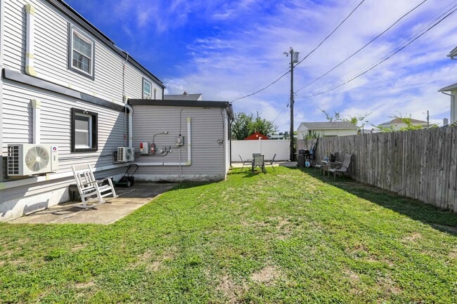 Building Photo - 203 E Plaza Pl