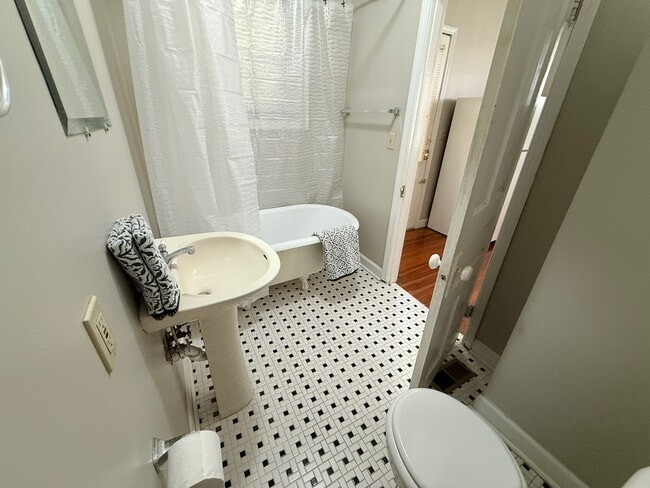 Building Photo - 318 Tremont St