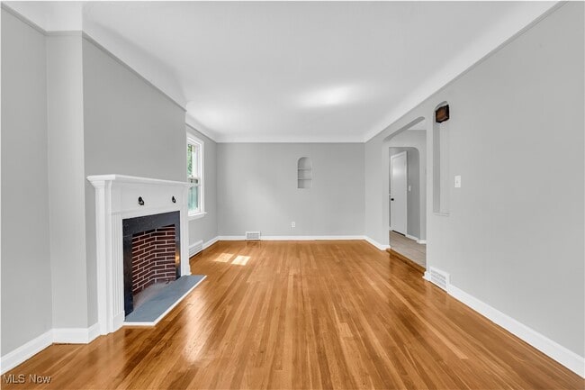 Building Photo - 856 E 237th St