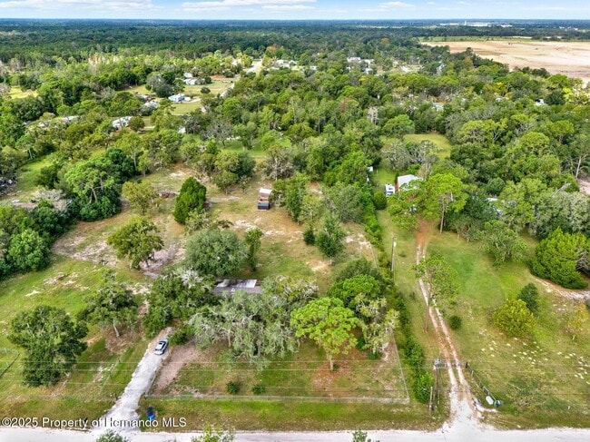 Building Photo - 18321 Edgewood Dr